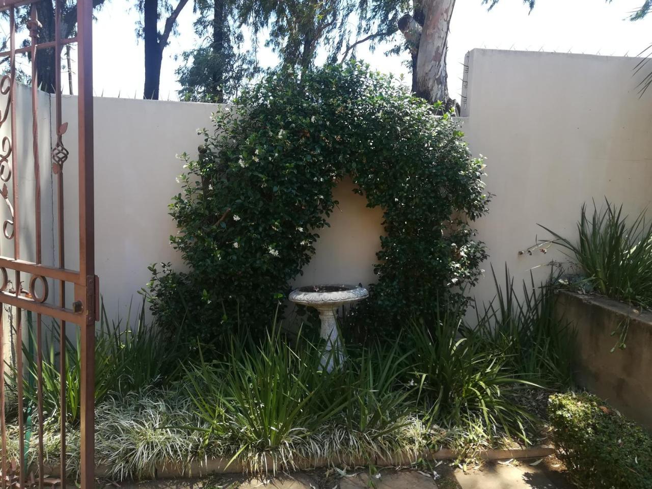 Moon And Sixpence Garden Guest House Muldersdrift Kültér fotó