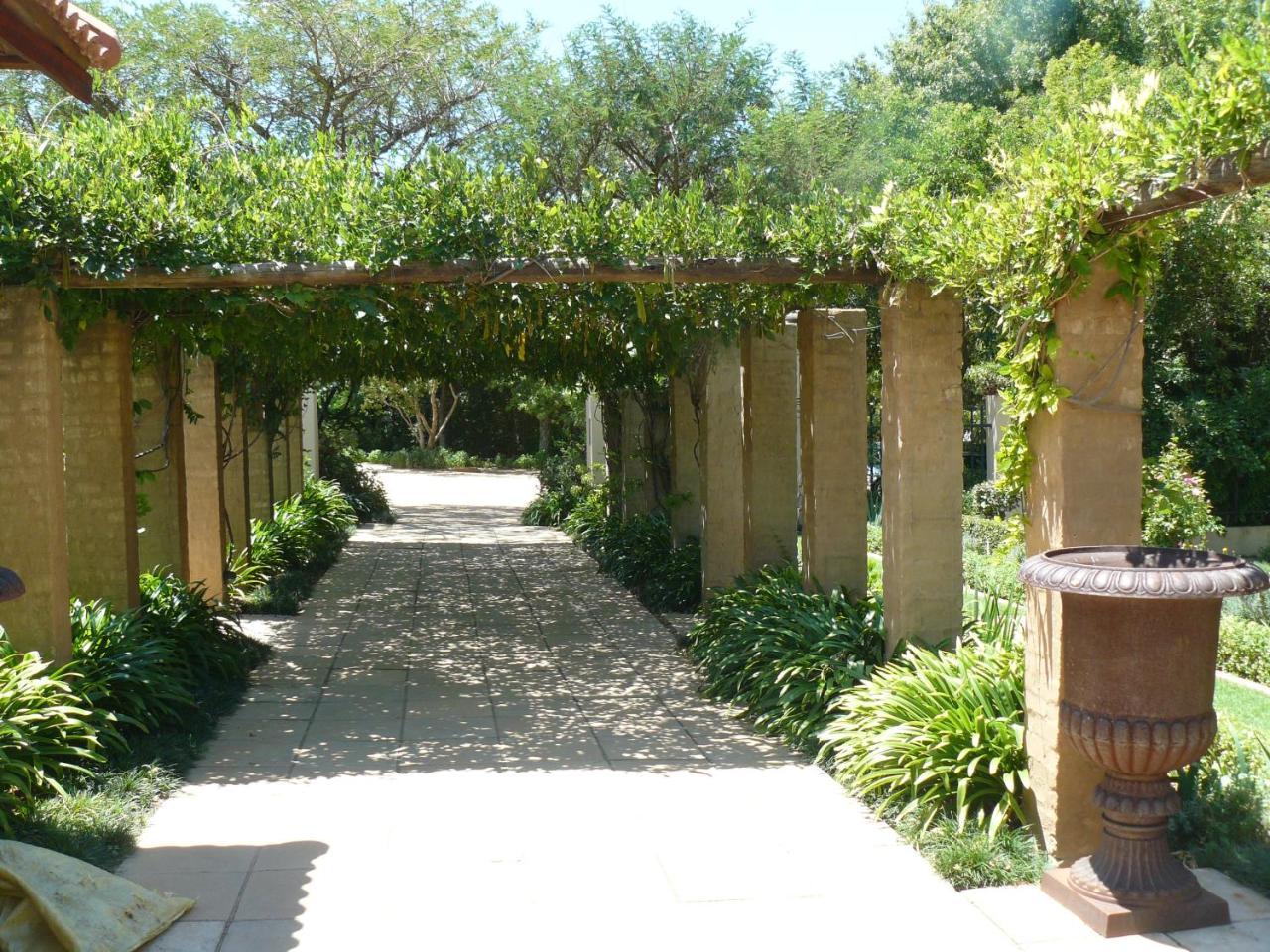 Moon And Sixpence Garden Guest House Muldersdrift Kültér fotó